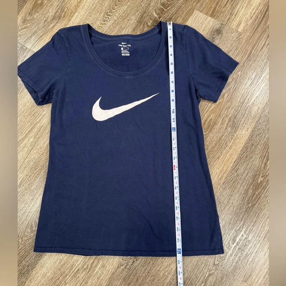 NIKE Tee‎ Ladies S Nike Navy White Swoosh t-shirt Athletic Cut Soft Athleisure